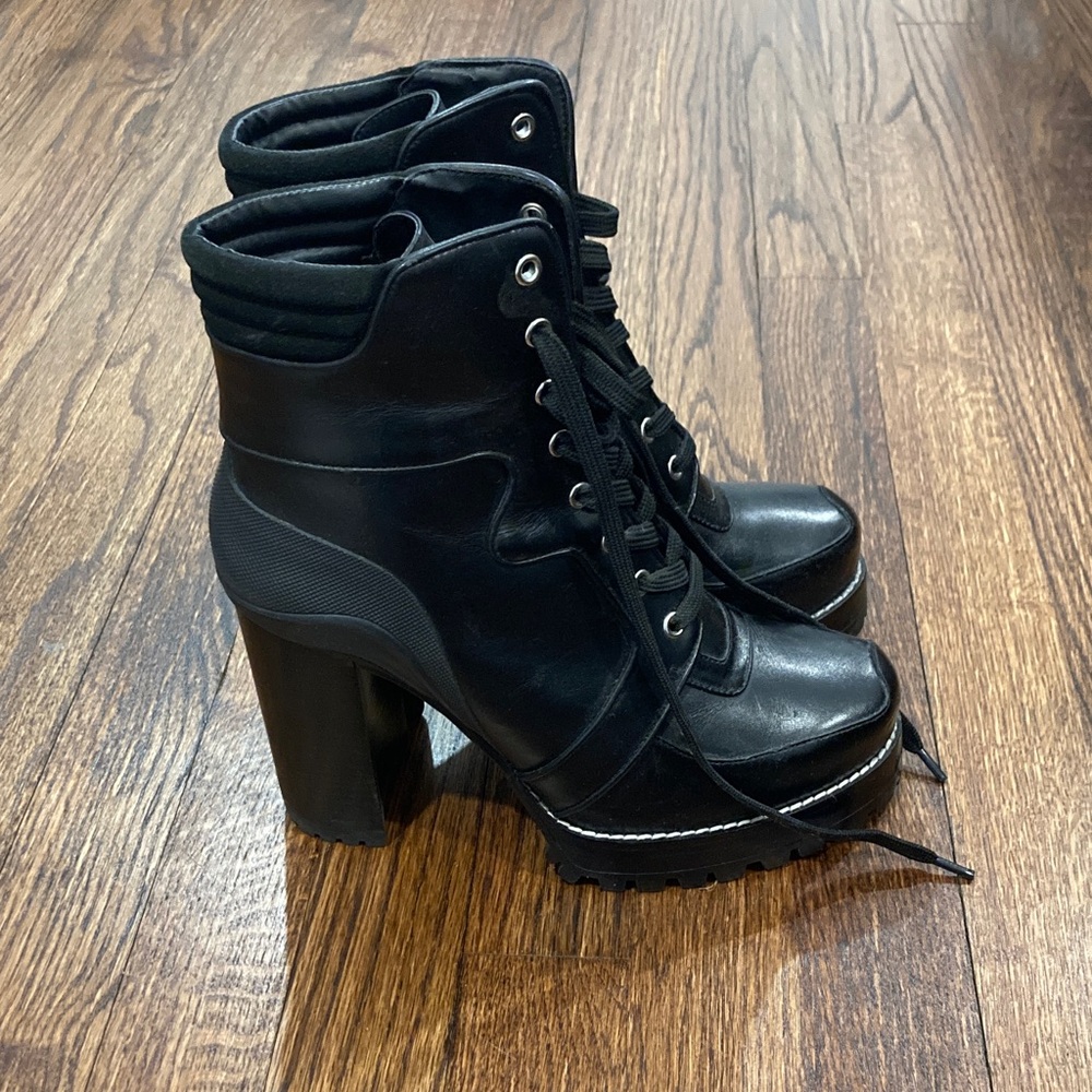 Black Women's Lace-Up Heeled Boots